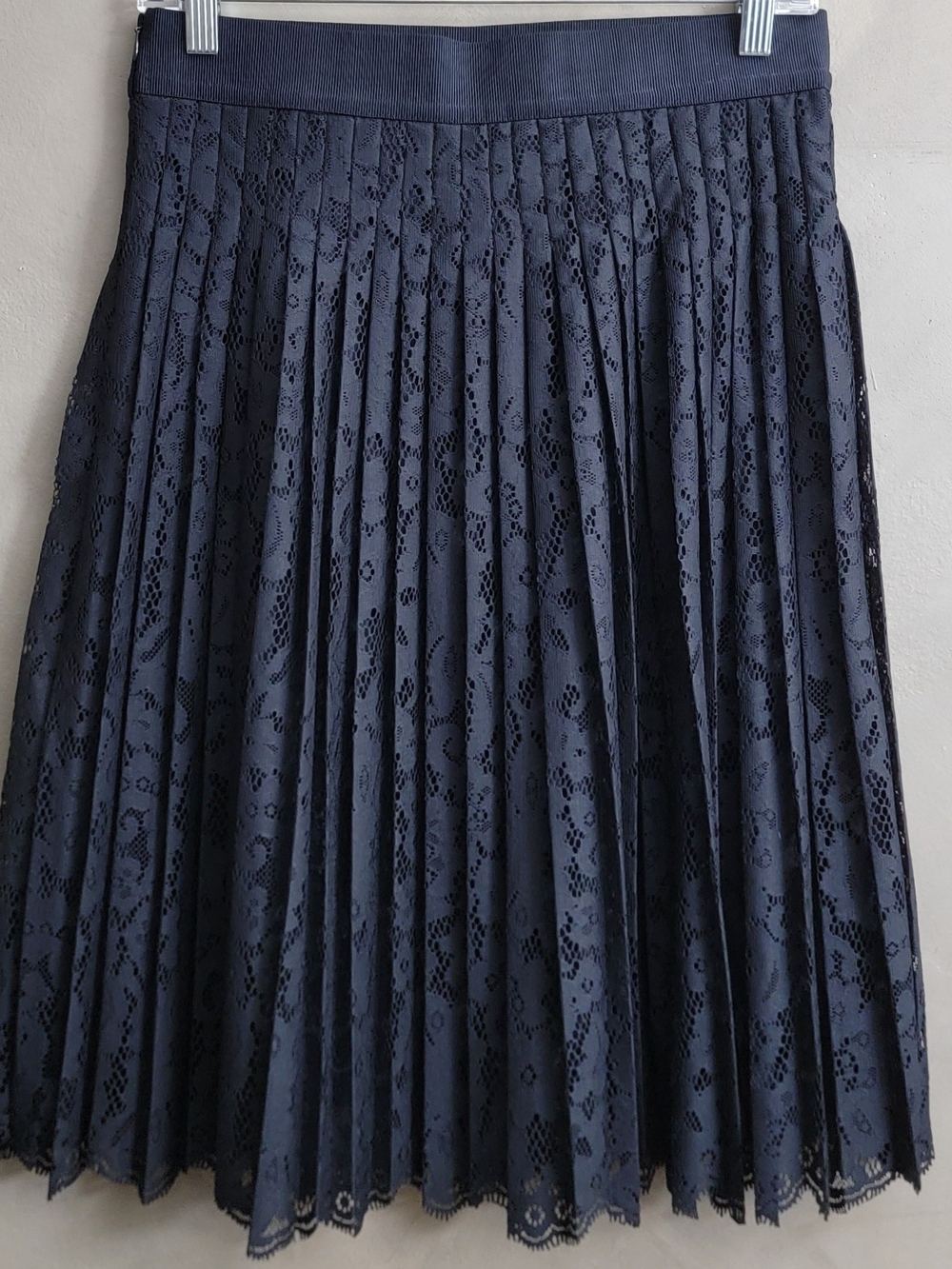 Ann Taylor Navy Lace Pleated Midi Skirt Size 6 - Picture 2 of 5